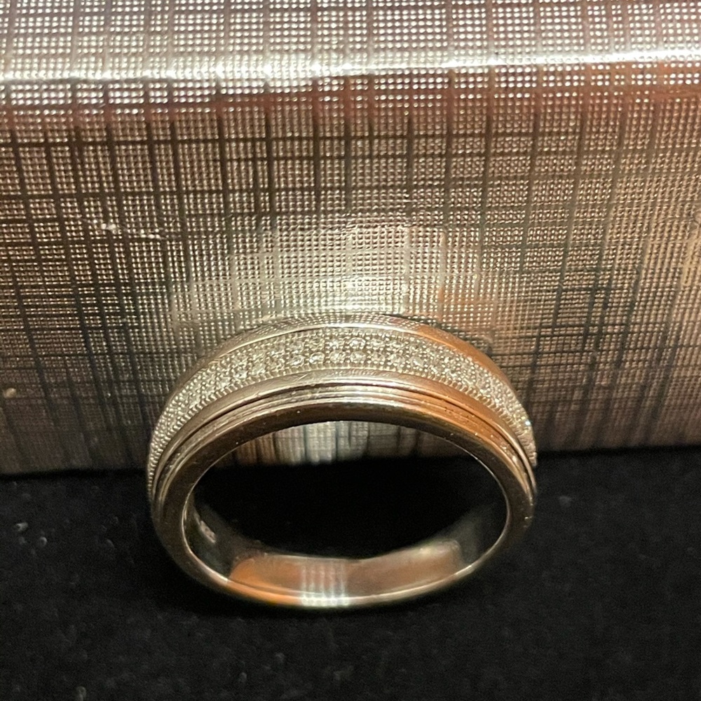 Men’s engagement ring